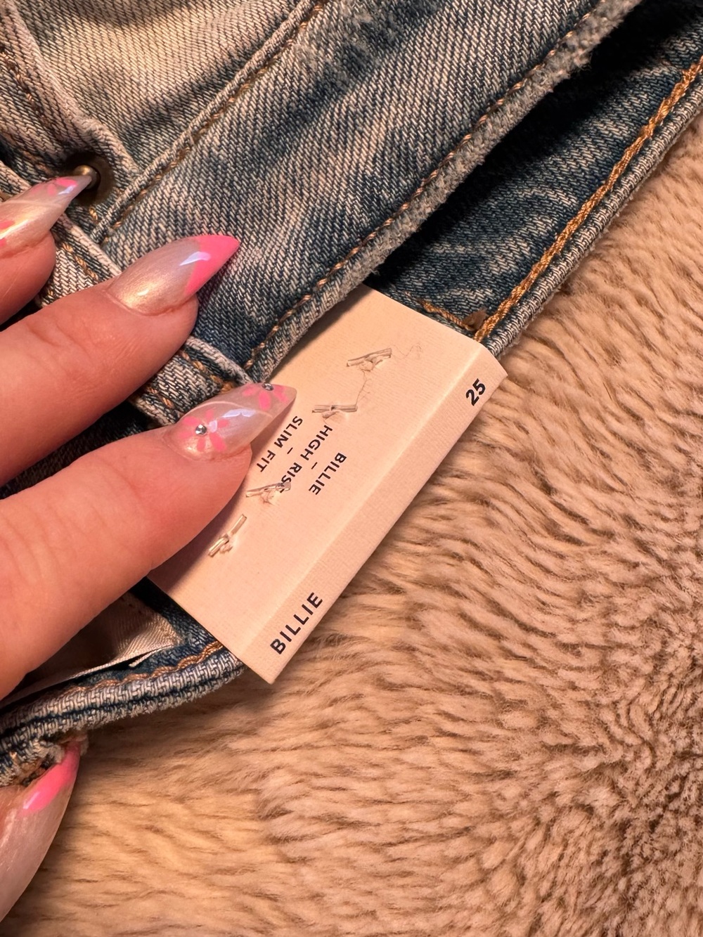 NWT - BKE Light Wash Distressed Denim Shorts - Picture 4 of 5